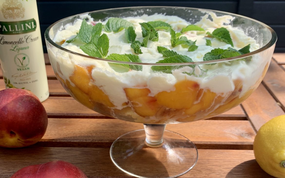 Trifle met nectarines en romige limoncello likeur