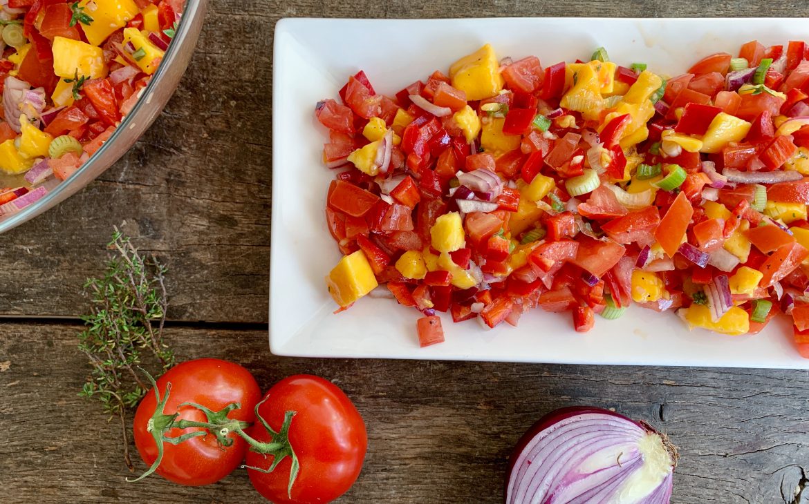 Zomerse salade met mango voor bij de bbq